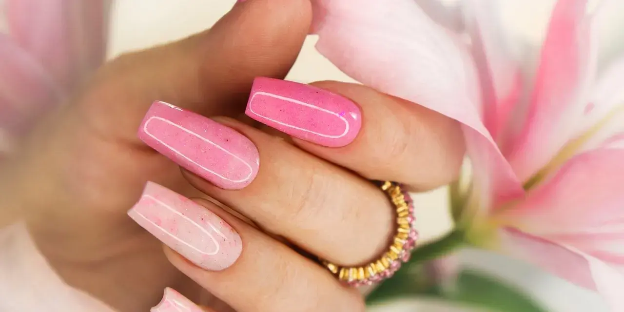 Glitzer Nägel 2026: Trends, DIY & Profi-Tipps für Ihren Look