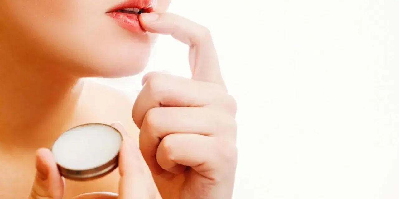 Permanent Make-up Lippen Heilung: Tag für Tag & Pflege-Guide