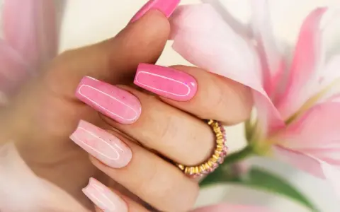 Glitzer Nägel 2026: Trends, DIY & Profi-Tipps für Ihren Look