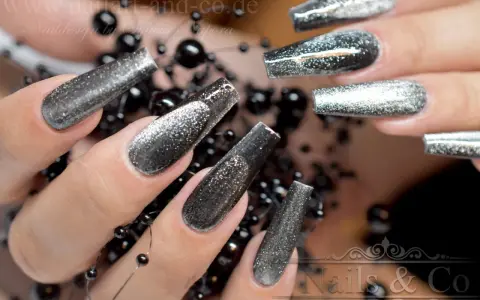 Schwarze French Nägel Glitzer: Ihr Guide für den glamourösen DIY-Look
