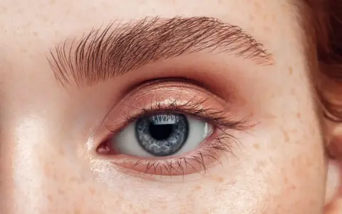 Permanent Make-up Augenbrauen: Kosten, Methoden & Ihr Weg zum Traum-Look