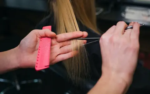 Feines Haar: Mittellange Schnitte & Styling-Tipps für sofortiges Volumen