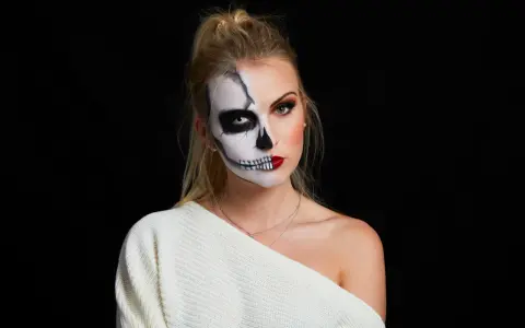 Unvergessliches Halloween Make-up: Trends, Anleitungen & Produkte