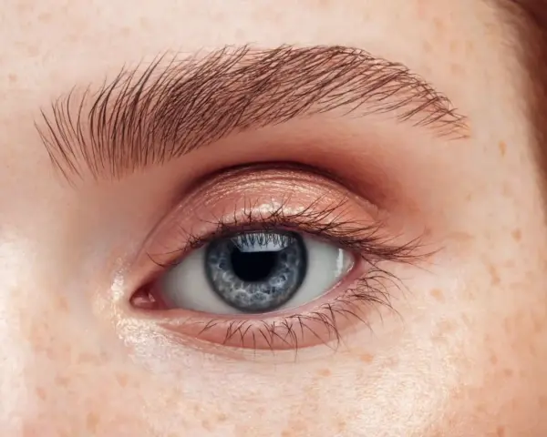 Permanent Make-up Augenbrauen: Kosten, Methoden & Ihr Weg zum Traum-Look