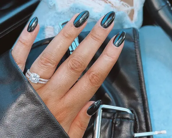 Matte schwarze Nägel: So gelingt der Trend-Look perfekt