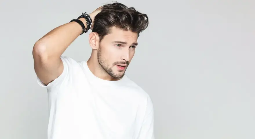 Lange Männerhaare: Trends, Pflege & Styling-Tipps für deine Mähne