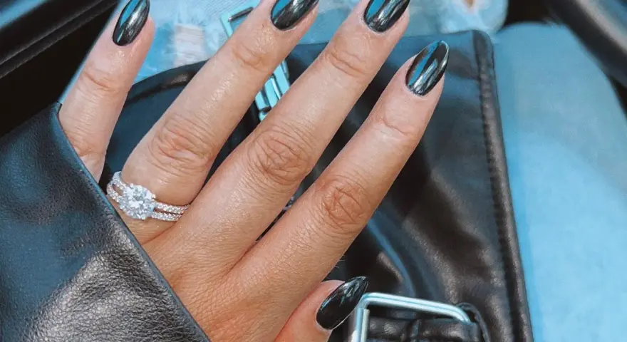 Matte schwarze Nägel: So gelingt der Trend-Look perfekt