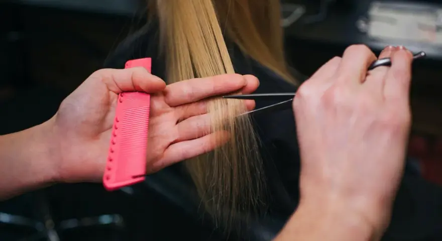 Feines Haar: Mittellange Schnitte & Styling-Tipps für sofortiges Volumen