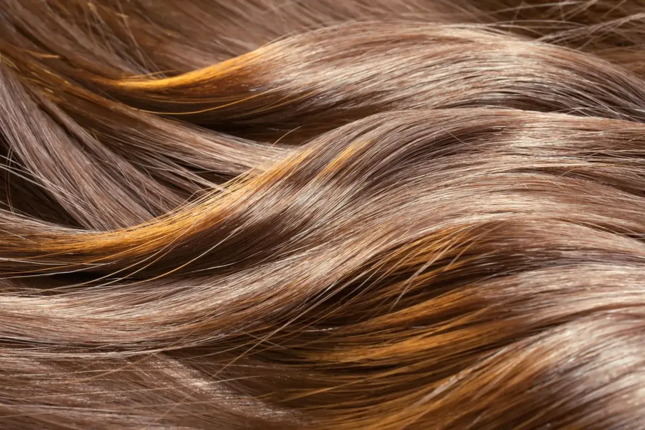 Make-up für aschbraune Haare