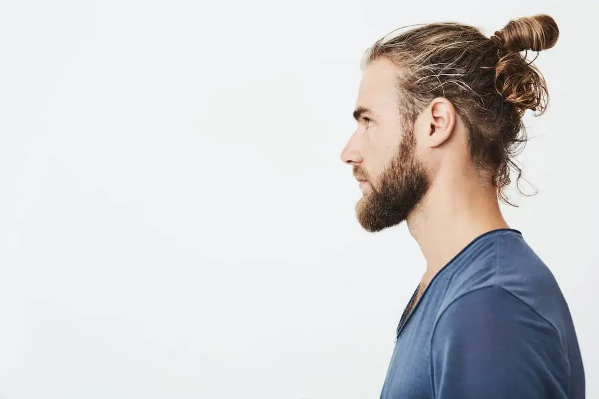 Männer lange Haare Frisuren Man Bun Bro Flow Sleek Back