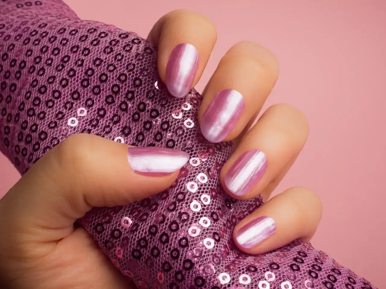 Rosa Chrom N&auml;gel Styling Ideen Hauttyp Kombinationen