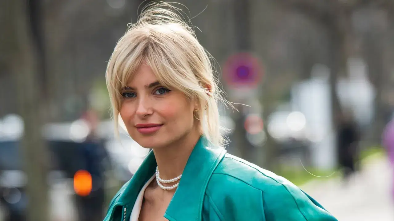 Frau mit Curtain Bangs und verschiedenen Gesichtsformen Illustration